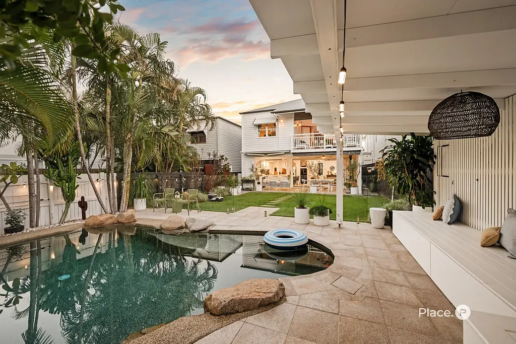 Hawthorne 5Phòng ngủ Flexible Family Living in Hawthorne's Prestigious River Avenue Precinct