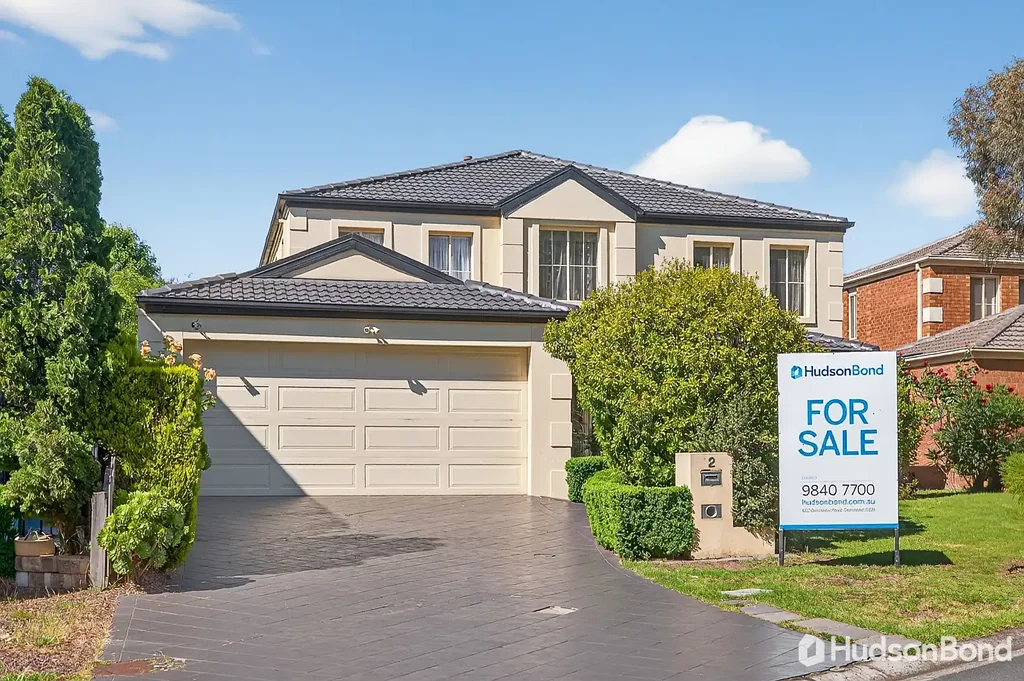 Doncaster 5房 永恒优雅设计 流畅精良布局 三区生活空间 厨师设计厨房 全天候户外娱乐 超大主套房 步入式衣帽间 意大利瓷砖细节 供暖制冷双车库 位置优越近公园 学校商圈轻松达 Opulent Family Living in a Coveted Doncaster Enclave