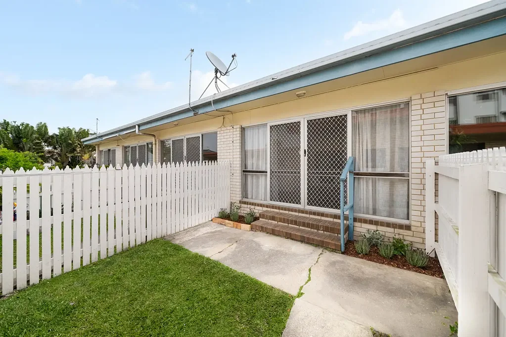 Fully renovated 1-Bedroom Unit, 850 metres to Redcliffe.
Contact Julie Sykes 0438 050 110