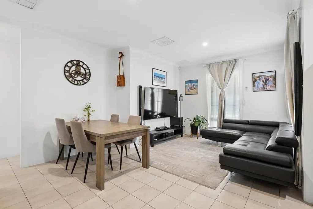 Westminster 3Kwarto Front Situated, Modern & Sophisticated