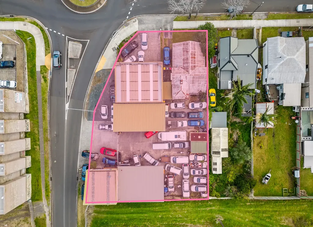 Wollongong 3 Bedroom Prime Commercial/Residential Development Opportunity - First Time Offered in Over 50 Years!