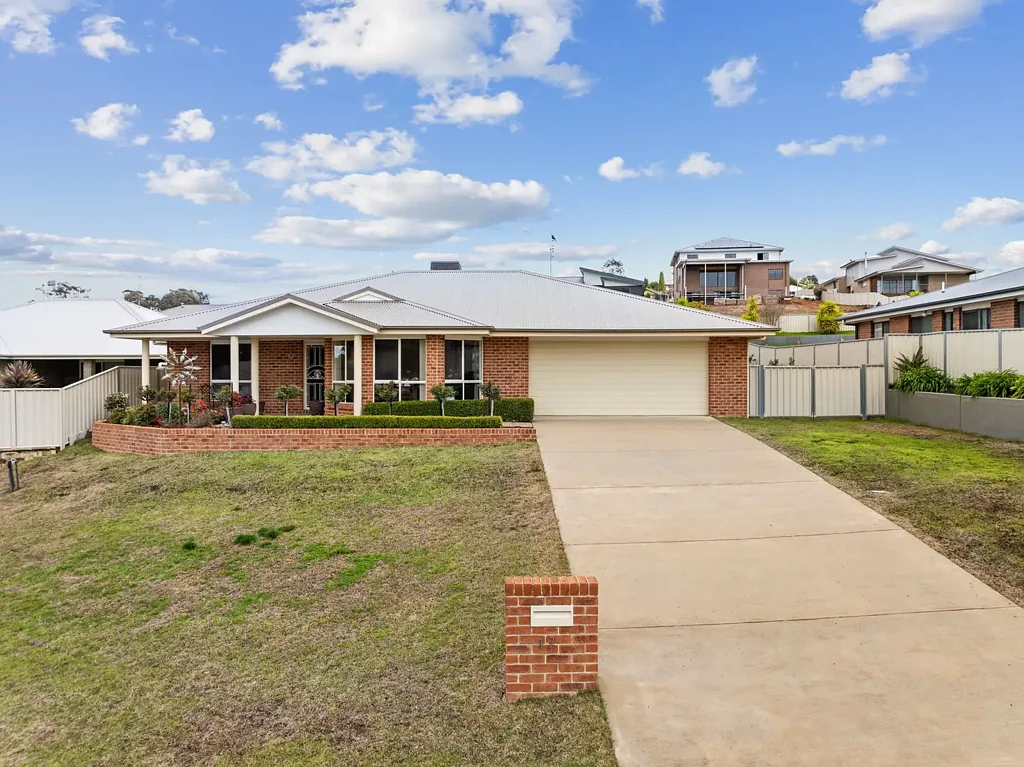 17 Jordan Place, Young, NSW 2594