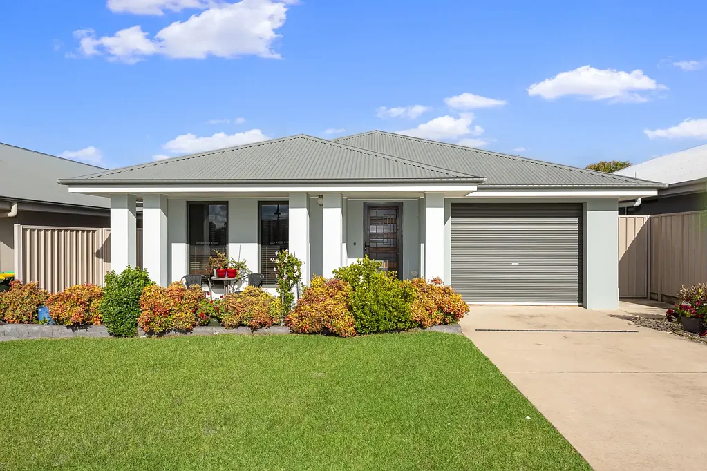 Glenfield Park 2ห้องนอน Modern Villa with Excellent Tenant in Place