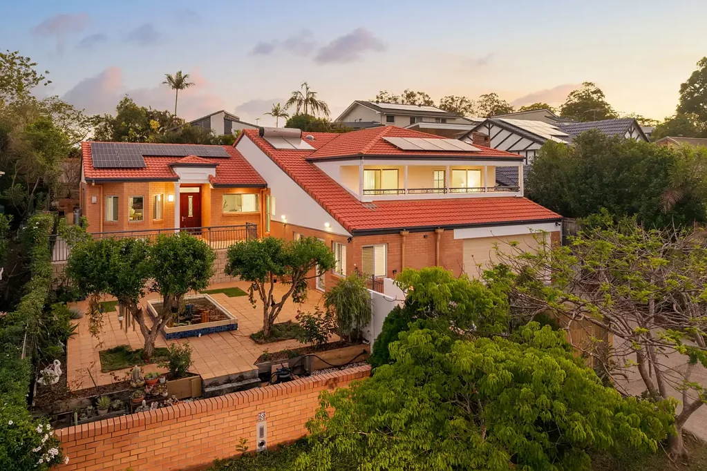 Chapel Hill 4Zimmer A Refined Family Sanctuary with Elevated Leafy Outlooks