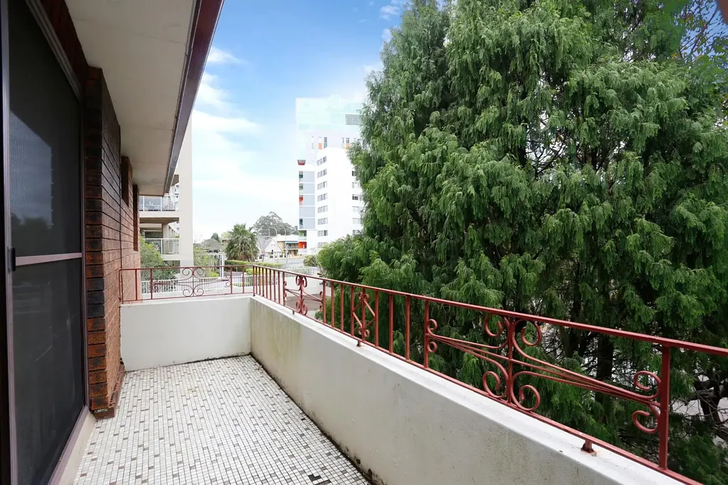 Spacious light filled unit in North Paramatta