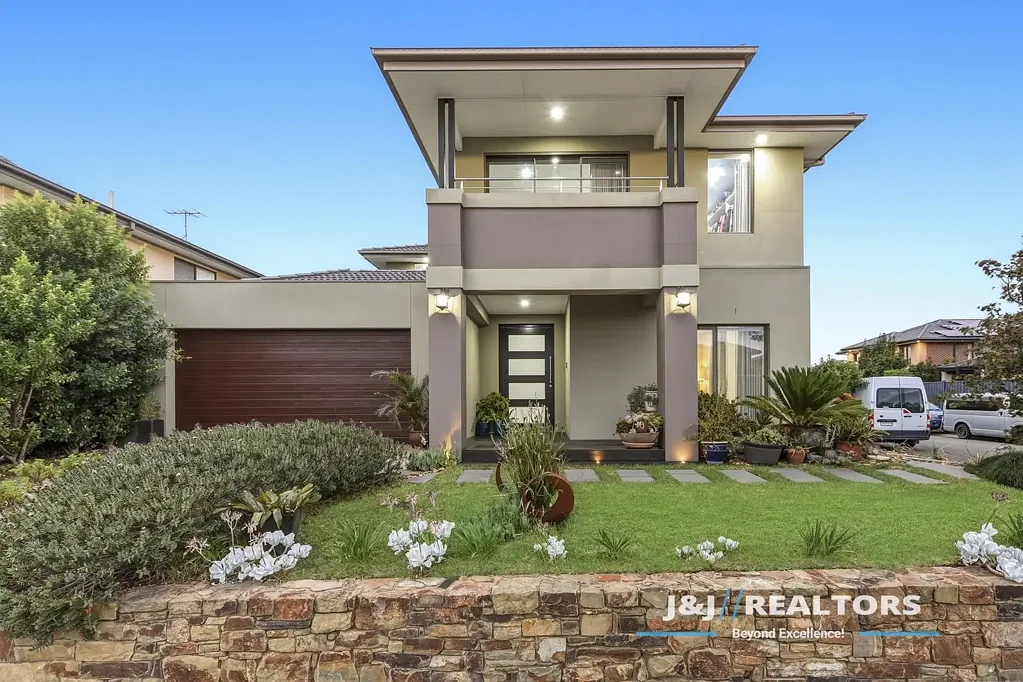 Clyde North 4 Bedroom Grand Family Living with Theatre, Study & Dual Kitchen Setup