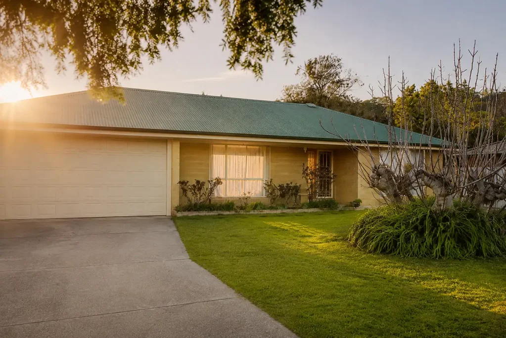 Lavington 4房  Space, Comfort & Serious Shed Appeal