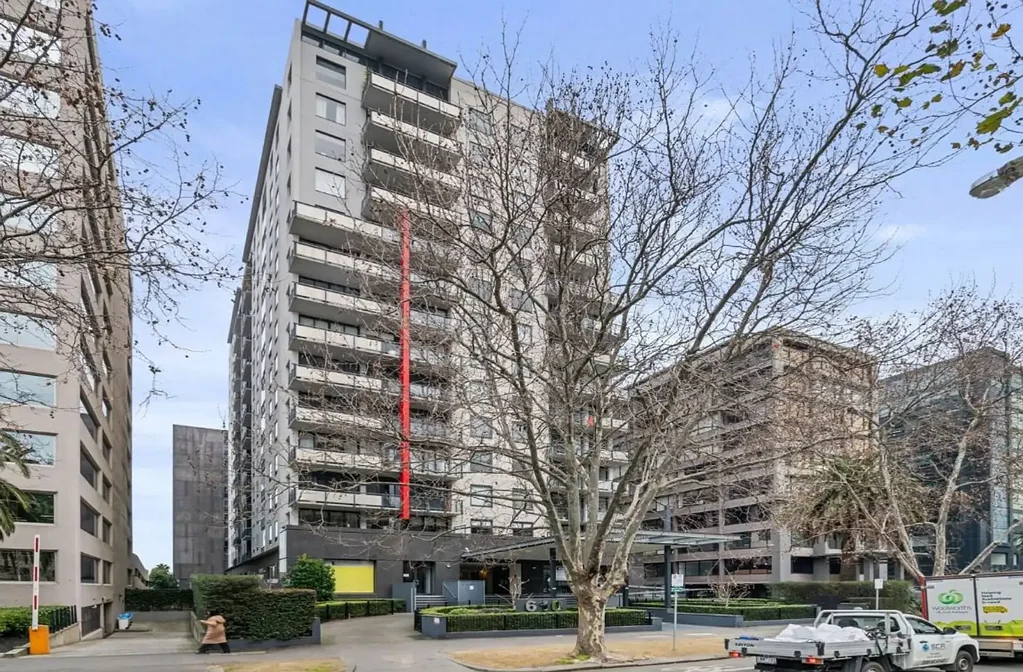 FULLY FURNISHED TOP FLOOR APARTMENT.