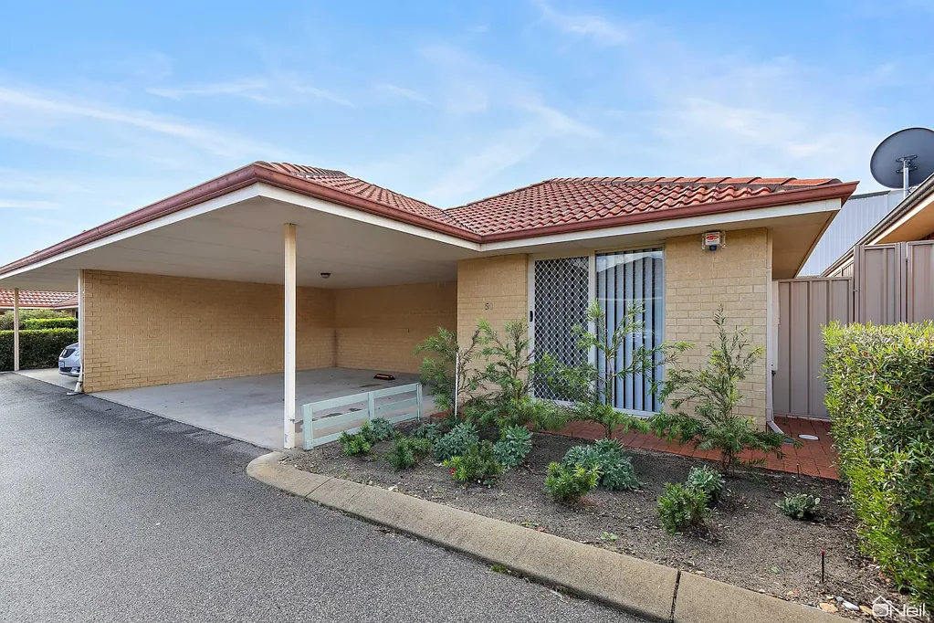 Seville Grove 3chambre Super Classy with Two Living Areas!