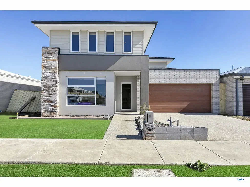 Big Family Home - Optional Masters and Great Neighbours