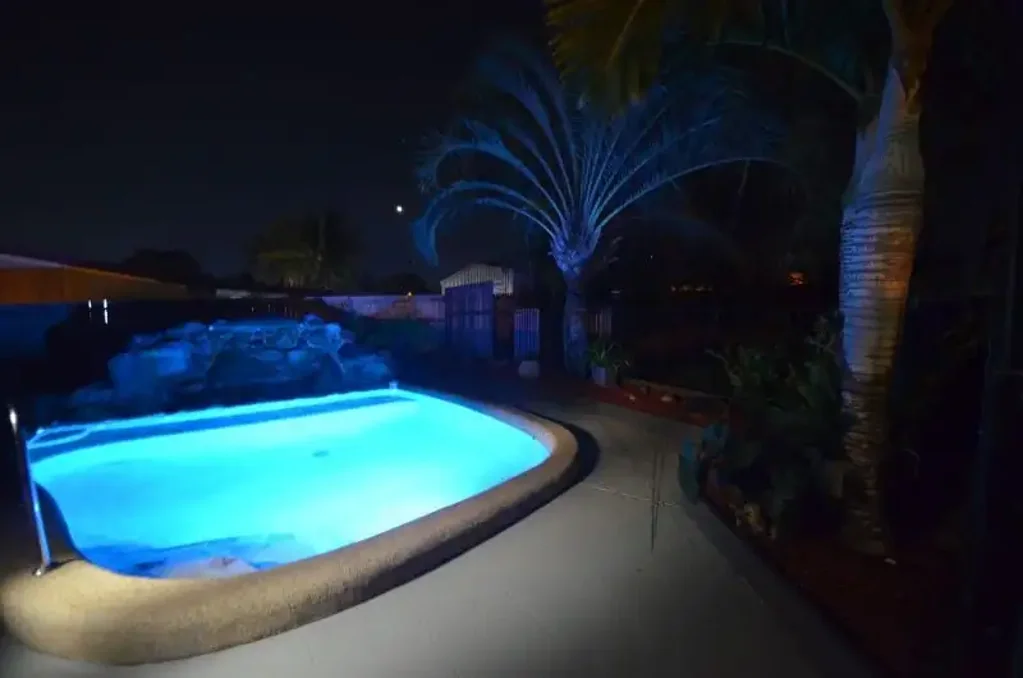 Beaconsfield 3침실 Splash into Summer with some Colour and Character!