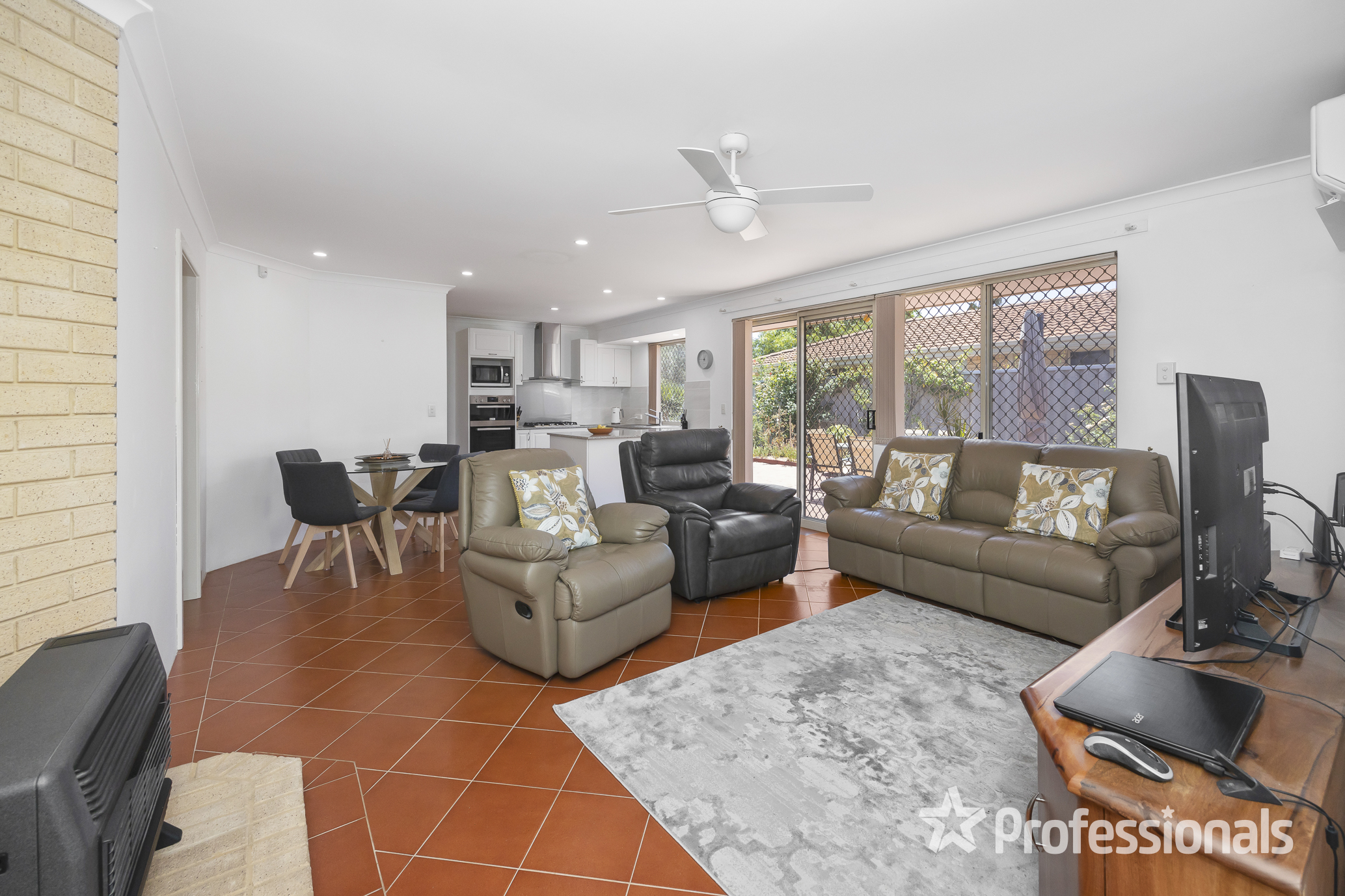 8 BELAIR GDNS, BALLAJURA WA 6066, 0部屋, 0バスルーム, House