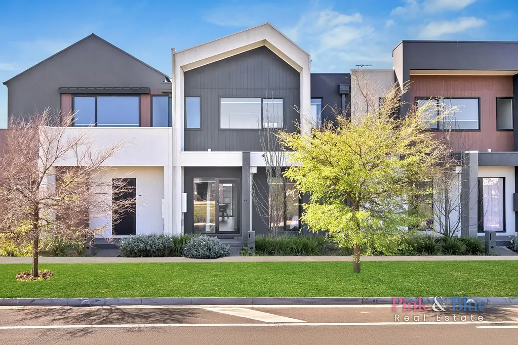 Rockbank 4Kwarto 4-Bedroom Townhouse – approx 7 Minutes’ Walk to Rockbank Railway Station!