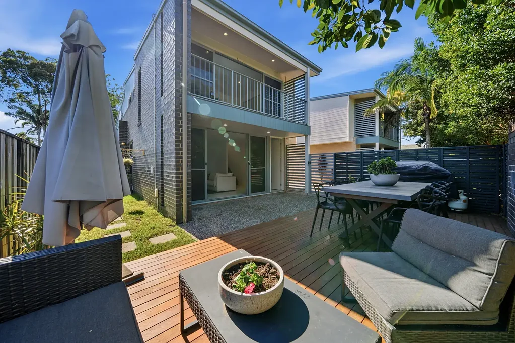 Labrador 3 Bedroom Sellers Moving Overseas - Must Be Sold!
