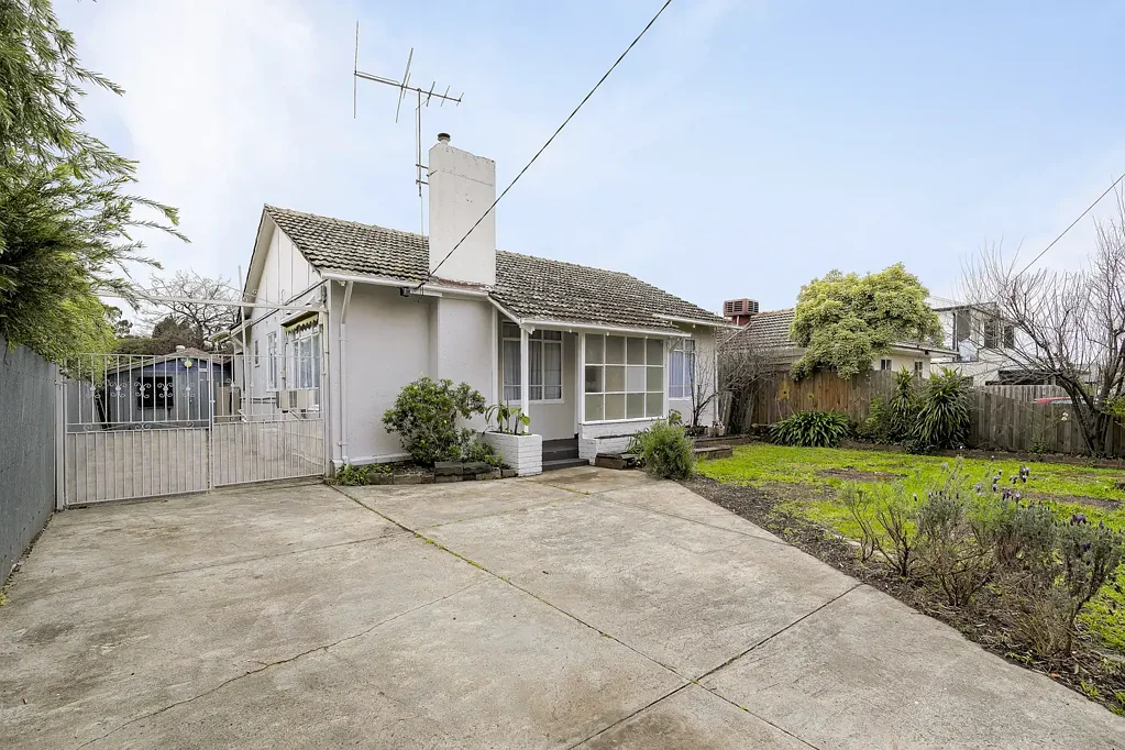 Fawkner 3ਬੈੱਡਰੂਮ Location and Land for Perfect Potential