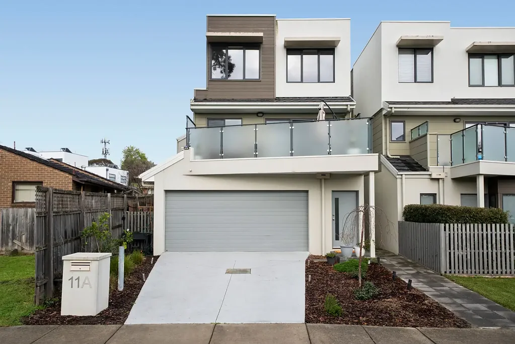 Bayswater 3 Slaapkamer Stylish Three-Level Living in a Connected Location