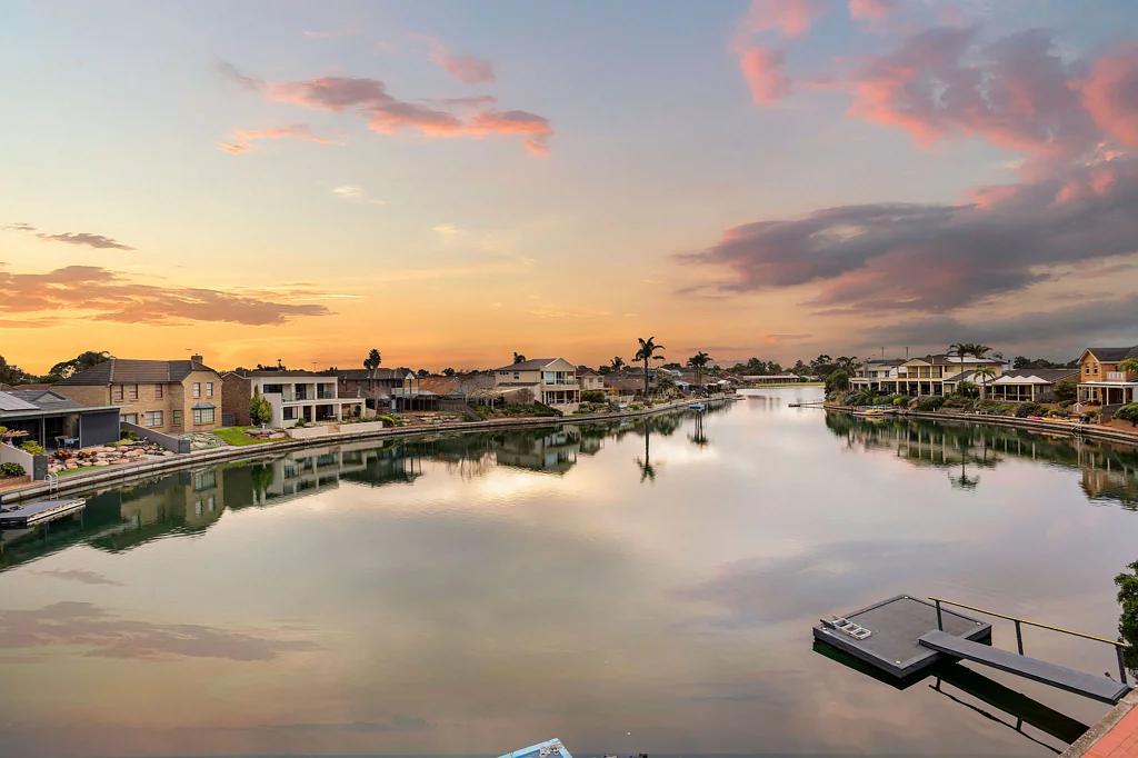 West Lakes 5બેડરૂમ Private Waterfront Living with Uncompromised Luxury