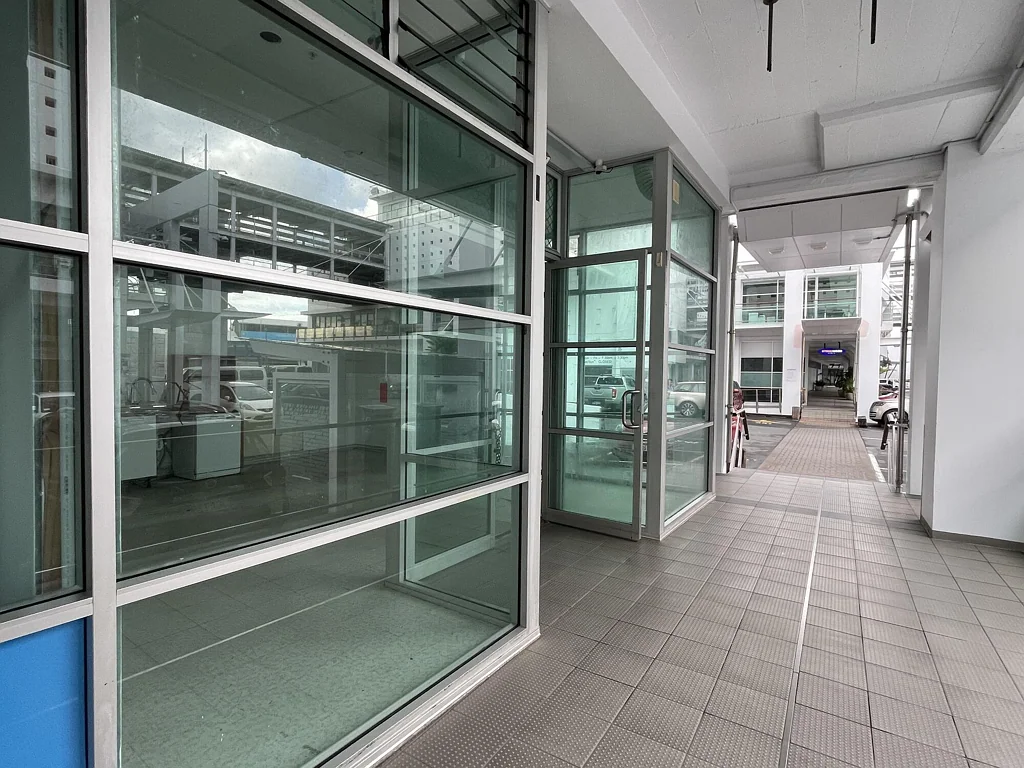 Auckland Central High profile retail in Princes Wharf