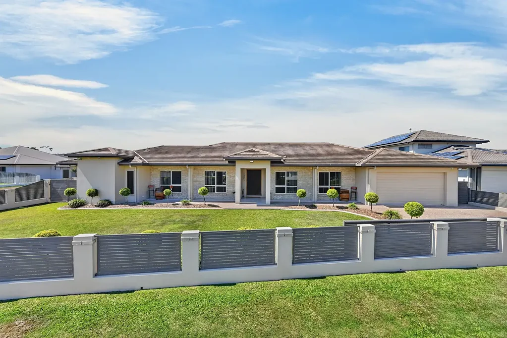Kirwan 5Habitaciones Premium Golf Course Living with Space, Style and an Enviable Position