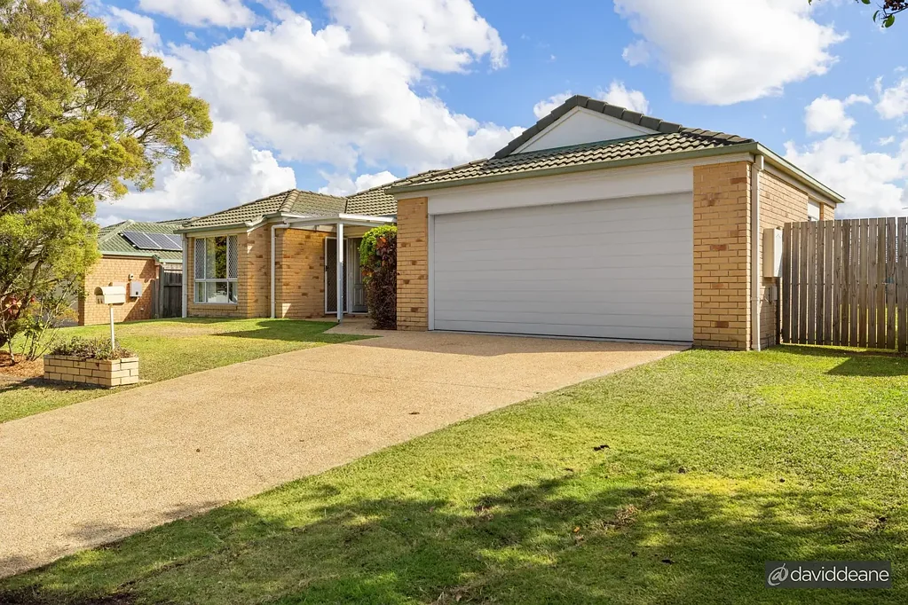 Murrumba Downs 4 Bedroom Large Vacant Family Home in Riverwood Estate