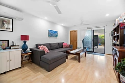 2/10 Morinda Way, Labrador
