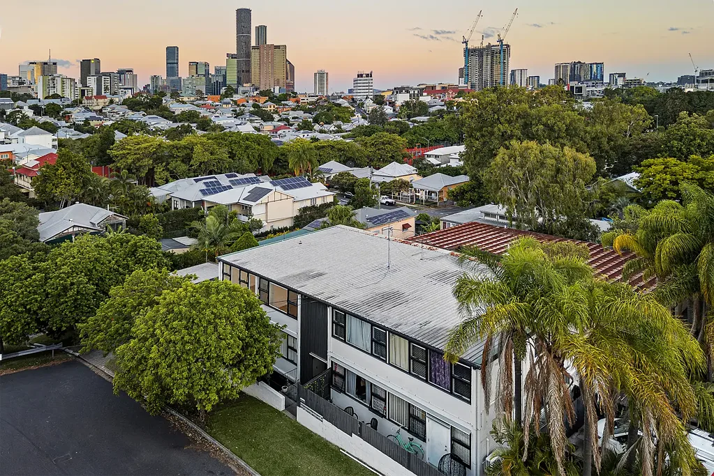 Paddington 1 Slaapkamer Fully Renovated Top Floor Apartment in Quiet Paddington Pocket!
