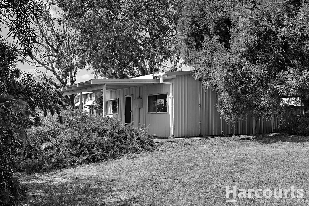Falcon 3غرفة نوم Under Offer by HARCOURTS Mandurah - Michael & Christine Goodwin