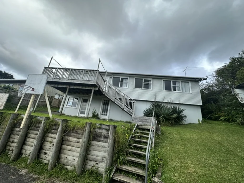 Spacious Family Home with Huge Garden in Silverdale
