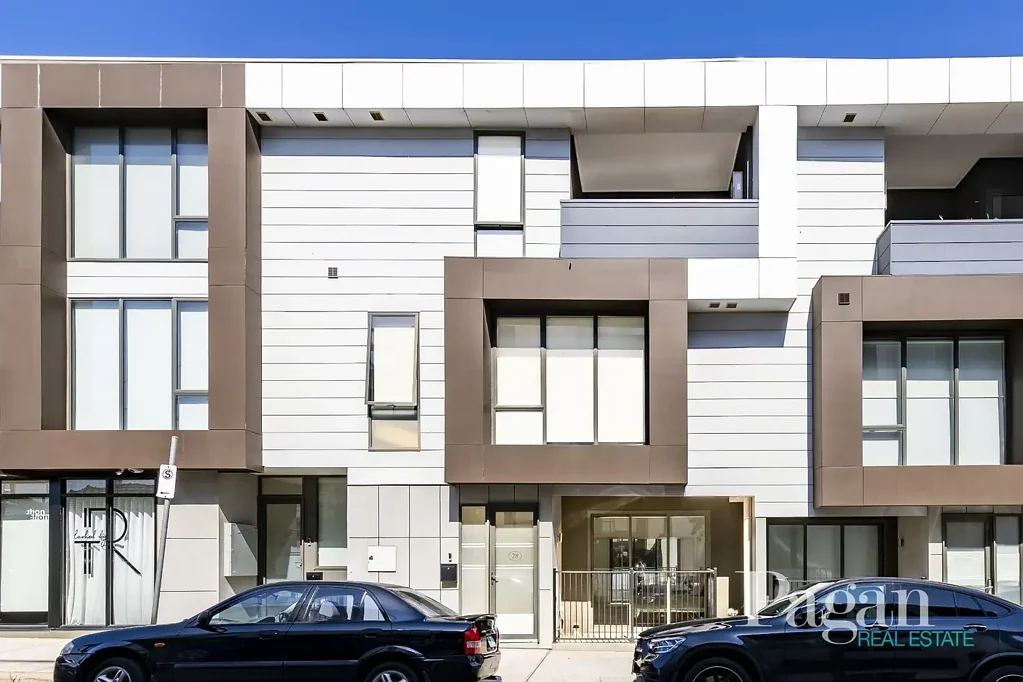 Moonee Ponds 2房 温馨迎宾联排别墅 位置优越 充满自然光线 实木地板 宽敞卧室 私人庭院 时尚厨房 石制台面 宽敞阳台 现代浴室 暖冷空调 步行生活便利。 YOUR CHARMING & MODERN HOME AWAITS