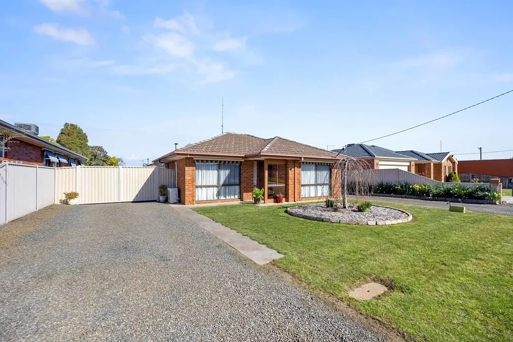 Delacombe 2 Bedroom Immaculate Living With Endless Possibilities Including Subdivision