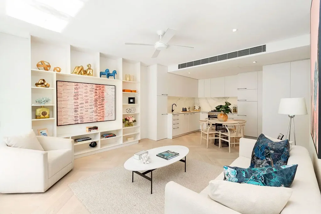 Spectacular Harbour Side Location, One Bedroom Executive Apartment within "The Anchorage"