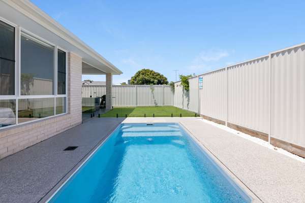 Mermaid Waters 4 Bedroom Turn-key Residence in a Sought-after Suburb