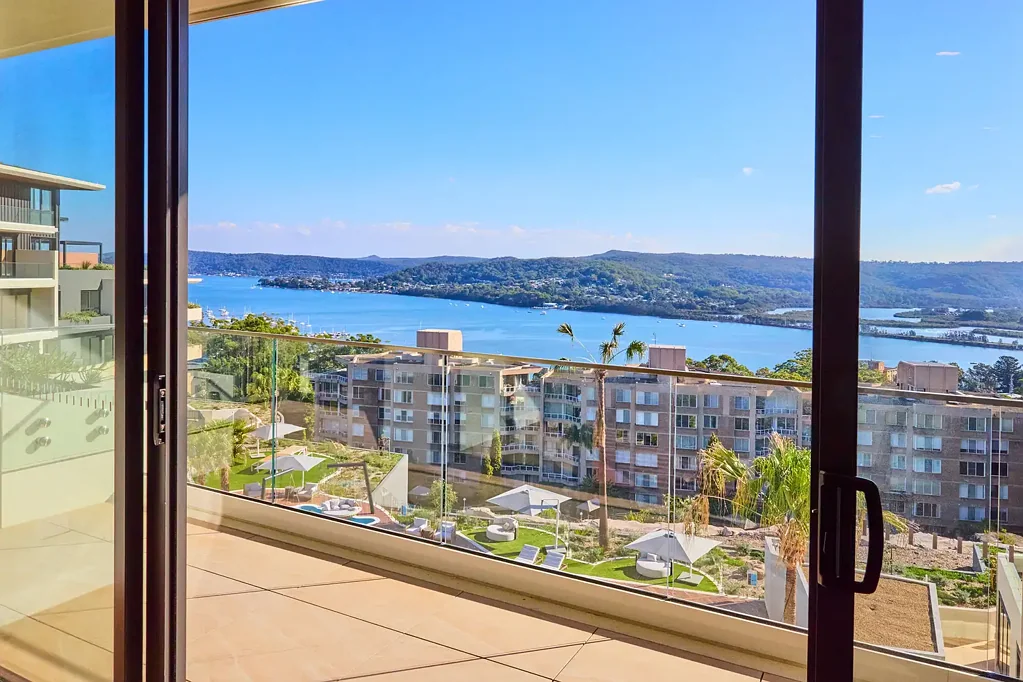 WATER VIEWS - 2 BEDS, 2 BATHS, 2 CARS