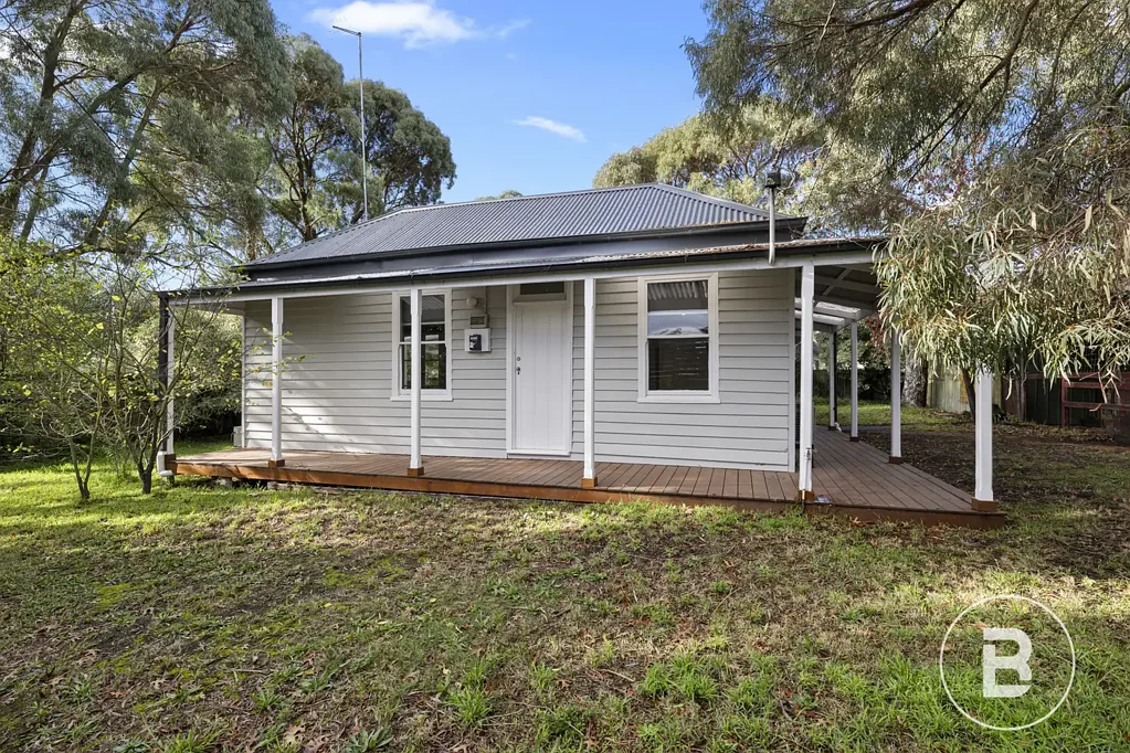 Ballarat East 3침실 RENOVATED COTTAGE WITH DECK, SHED & ROOM TO GROW