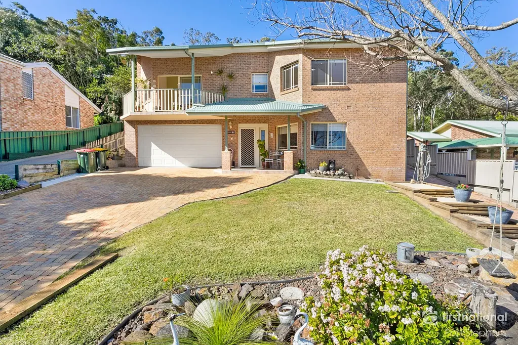Nelson Bay 4房  A VERSATILE COASTAL HOME IN NELSON BAY WITH MULTIPLE LIVING ZONES