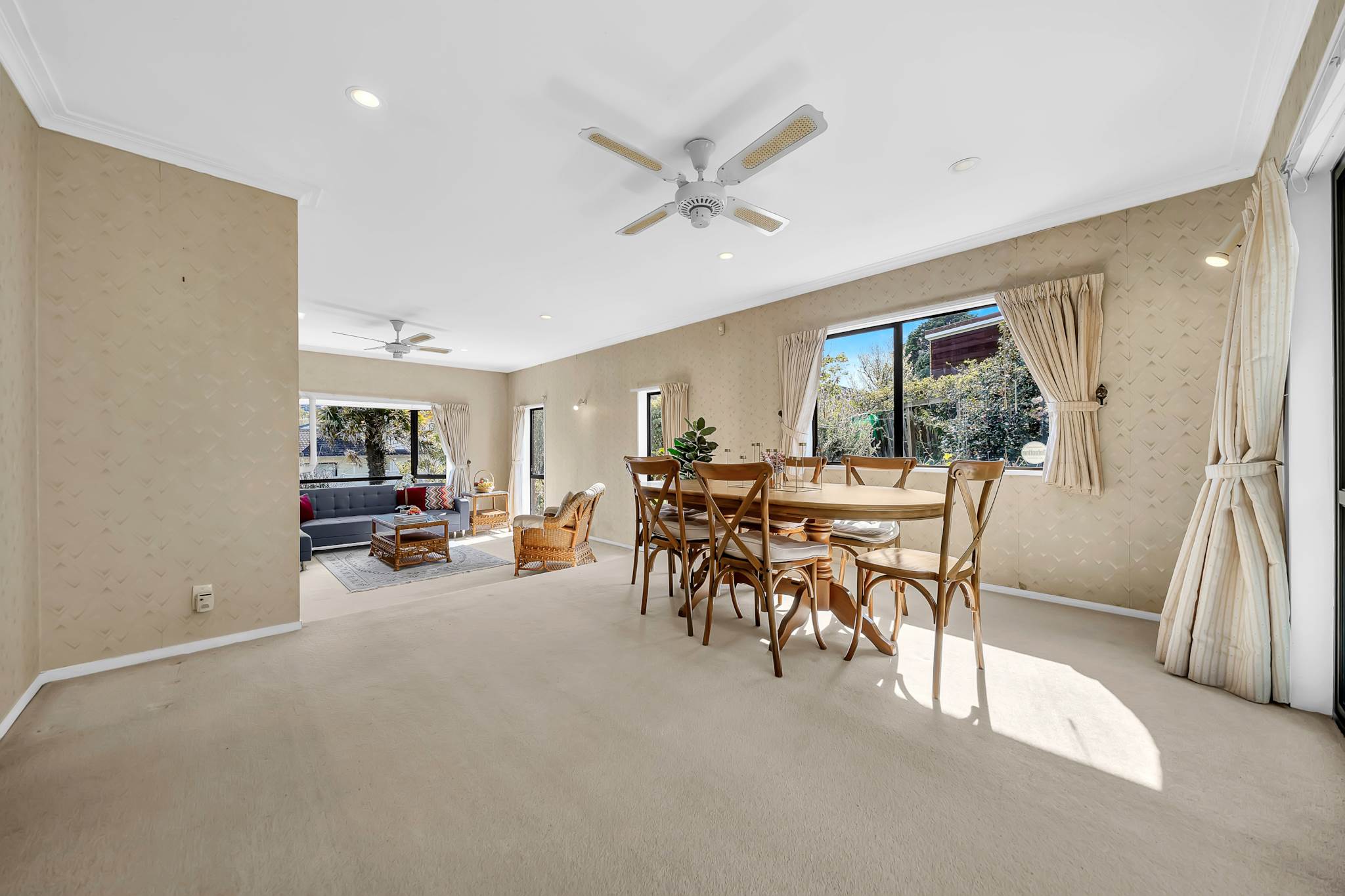 16 Landsberg Way, Windsor Park, photo 8