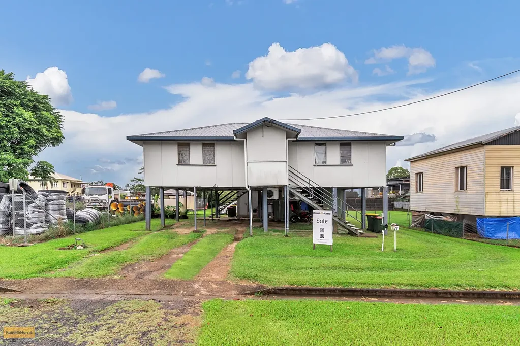 Innisfail 2chambre Centrally located Duplex