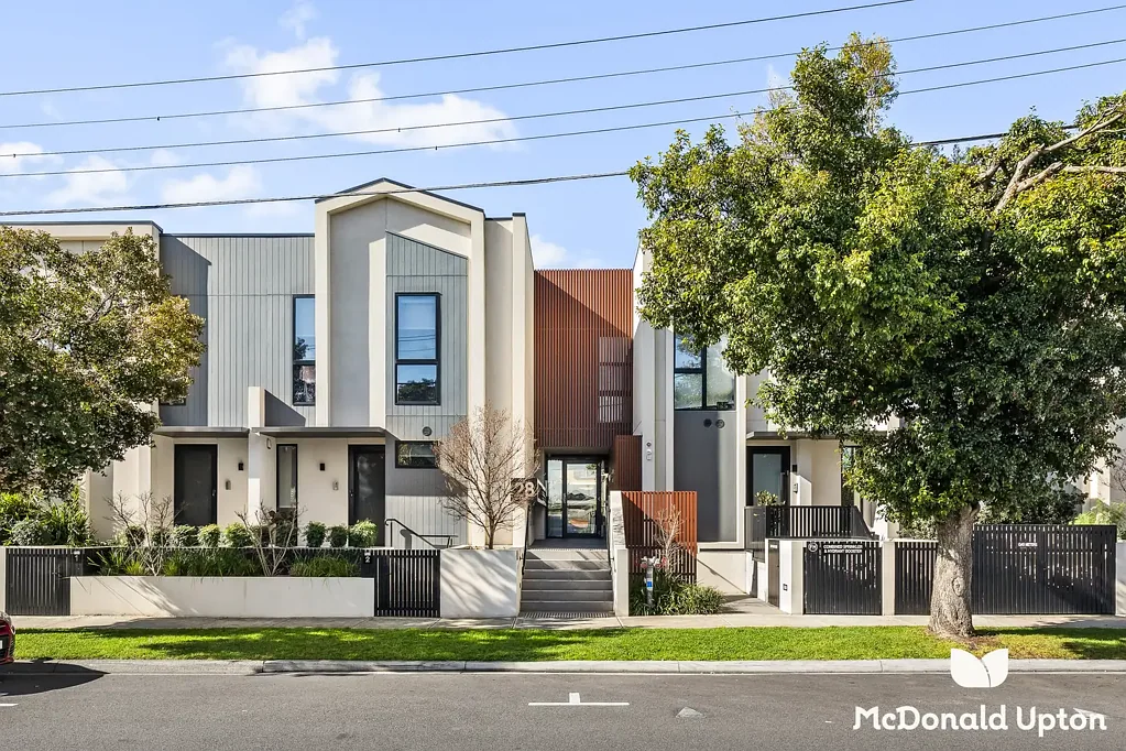Essendon 2房  Cutting-Edge Comfort, Endless Convenience
