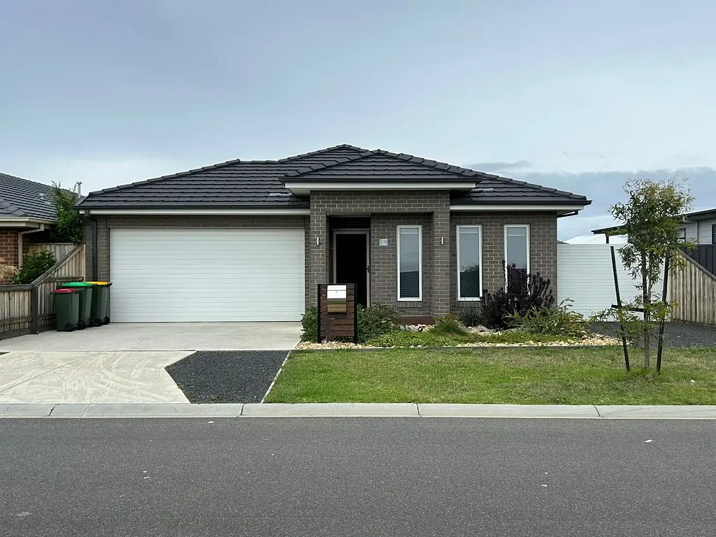 Contemporary Coastal Living!