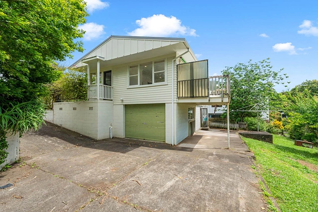 18 Angelo Avenue, Howick, Manukau City