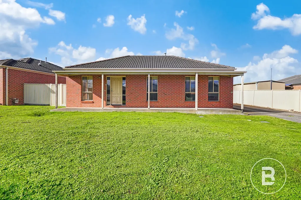 WELL PRESENTED TOWNHOUSE CLOSE TO SHOPS AND SERVICES