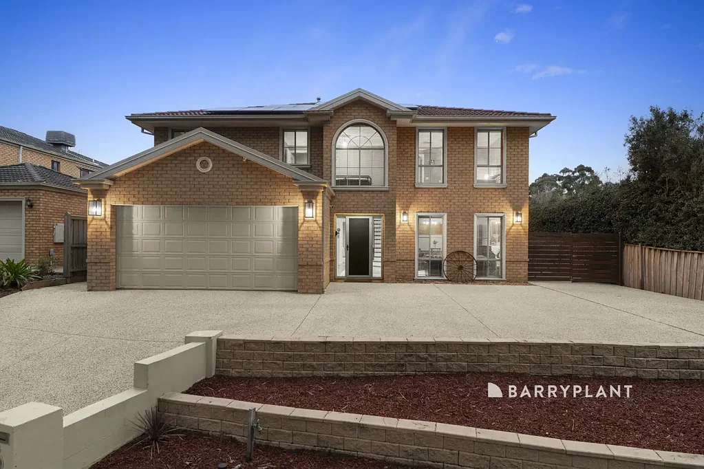Berwick 5 Bedroom The Ultimate Family Entertainer – Space, Style, Pool & Shed