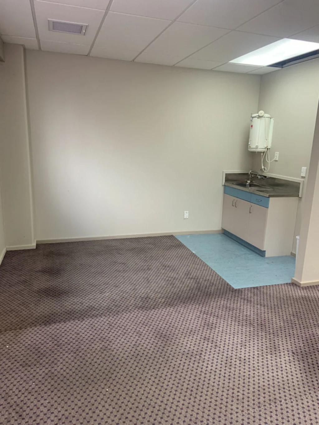 Te Atatu South  106m2 quality office space in busy shopping centre