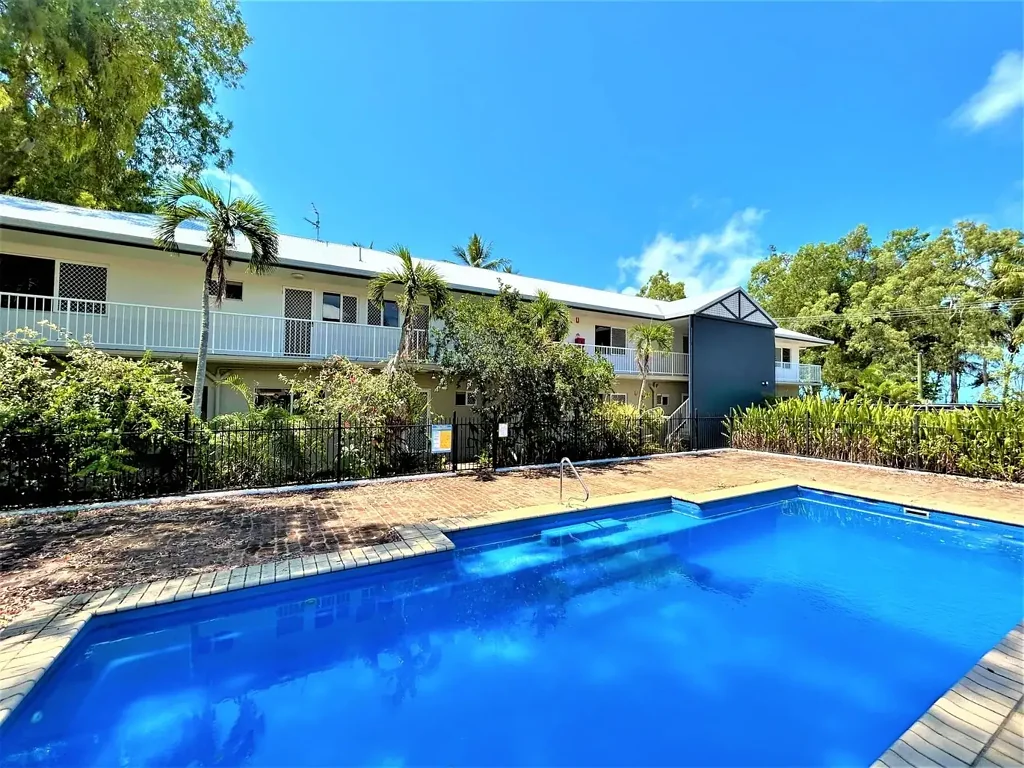 UNFURNISHED GROUND FLOOR UNIT ON THE ESPLANADE - A STONE'S THROW FROM THE BEACH!
