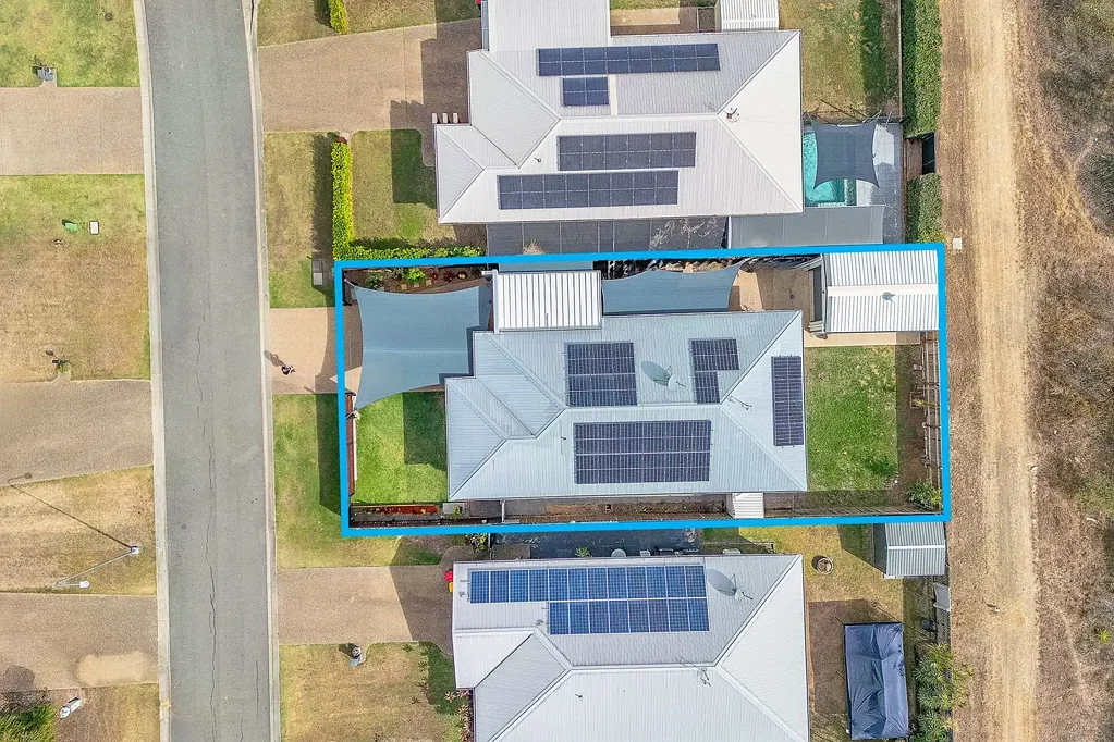 Deeragun 3Zimmer Owner committed elsewhere - Family home with Shed and Solar ready to move into now!