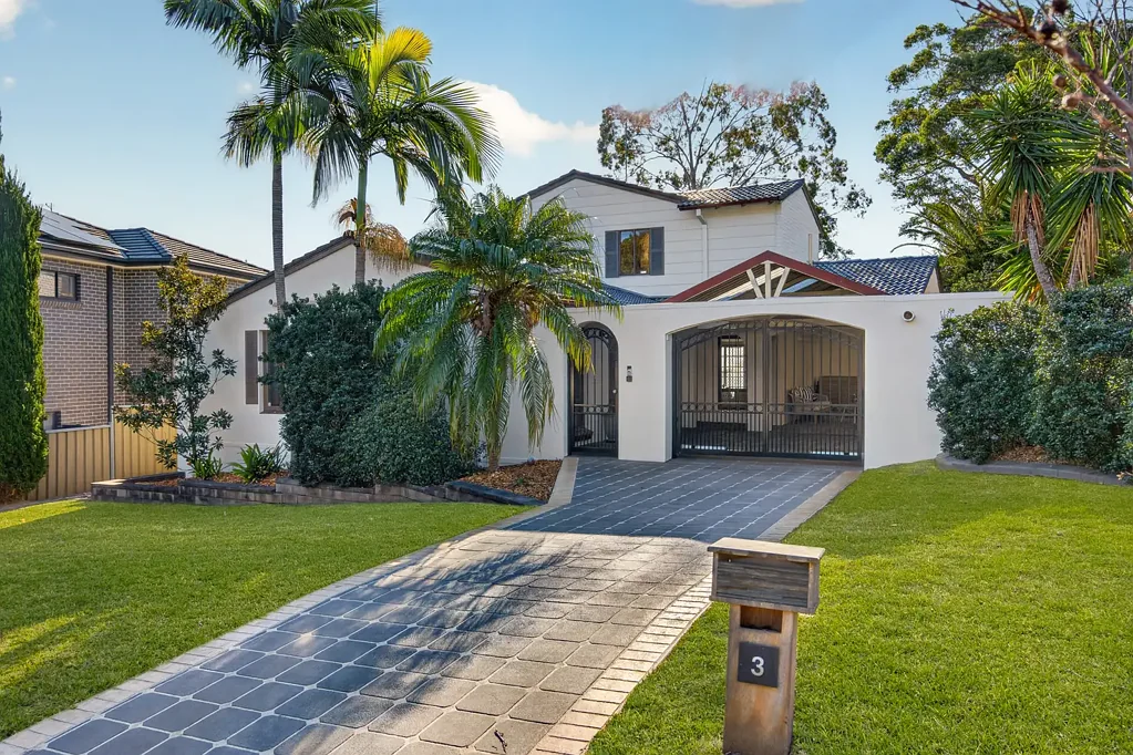 Kings Langley 4房 占地826平方米的地中海风格庄园，兼具家庭灵活性 Mediterranean Hacienda on 826sqm with Family Flexibility