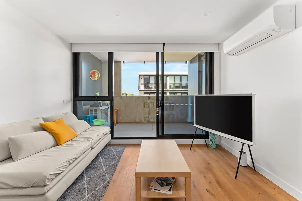 Box Hill 2 Bedroom Spacious, Comfortable & Modern.