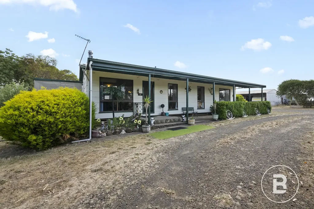 Talbot 3房  Comfortable and Efficient Living lifestyle awaits on Approx 32 acres.