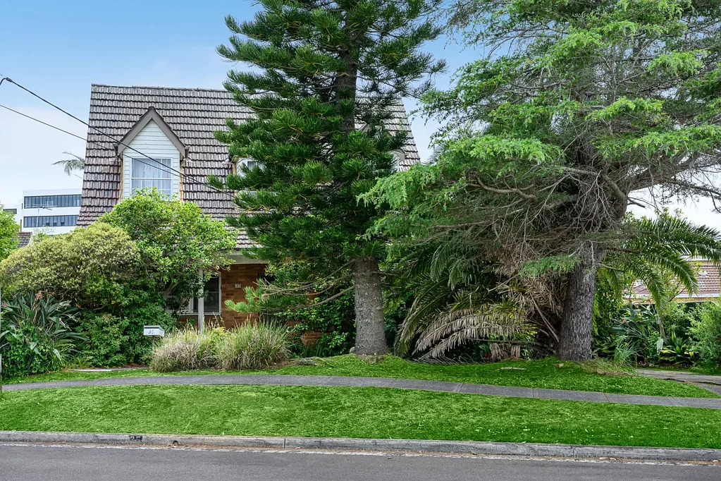 Miranda 5房 1201平米庞大土地 R3分区高潜力 中心地段近商场 联排别墅开发优 选址Miranda核心 R3 Zoning - Redevelopment Opportunity on a Grand Scale