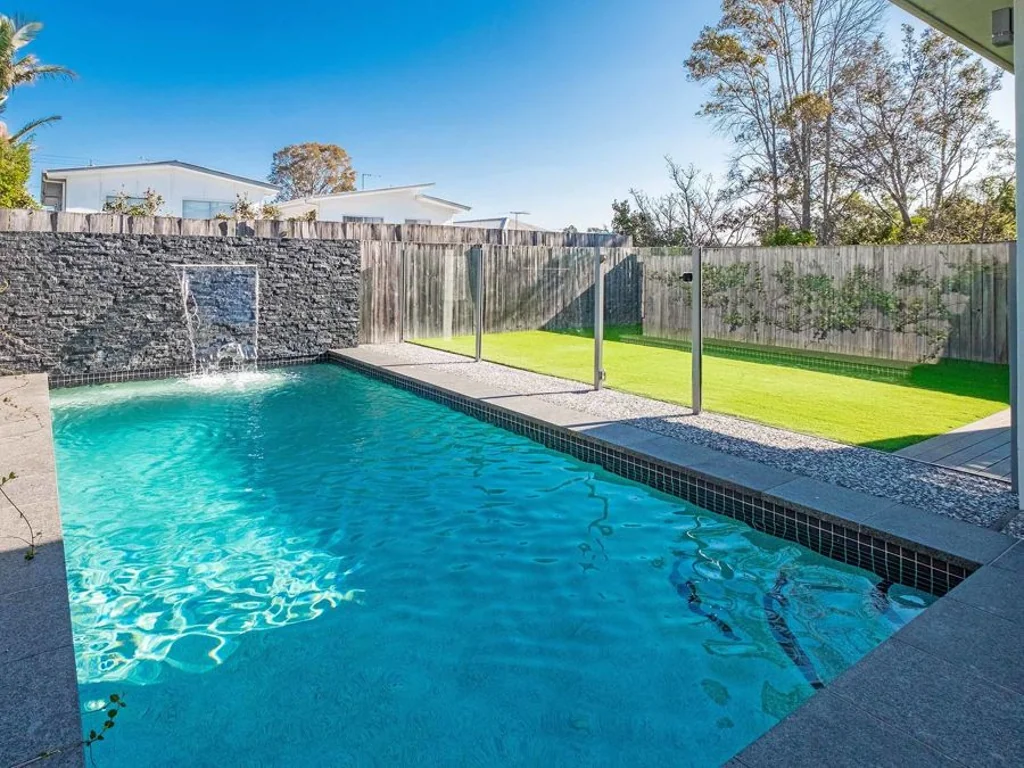Camp Hill 5 Bedroom Genuine 5 bedroom family home + study